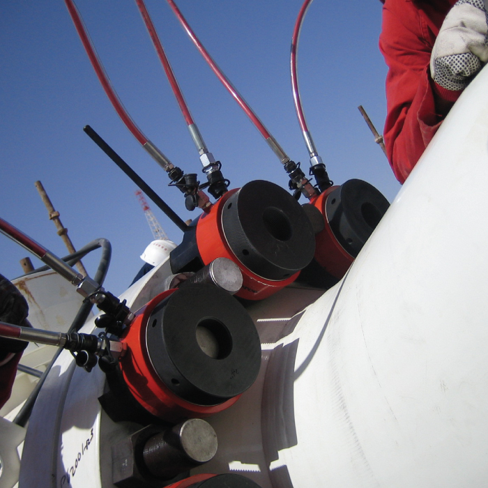 Topside bolt tensioners metric range type STS Carl Stahl